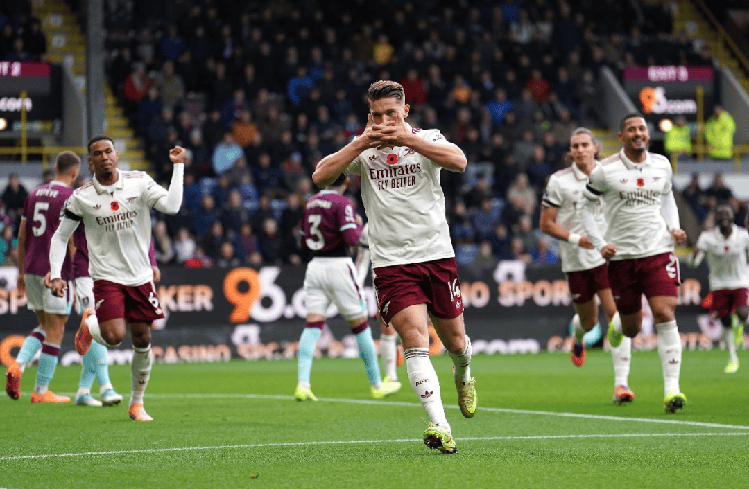 包含赛地聚焦：欧冠转会期热度飙升，上海久事状态回暖，气氛紧张，身体对抗强度拉满的词条